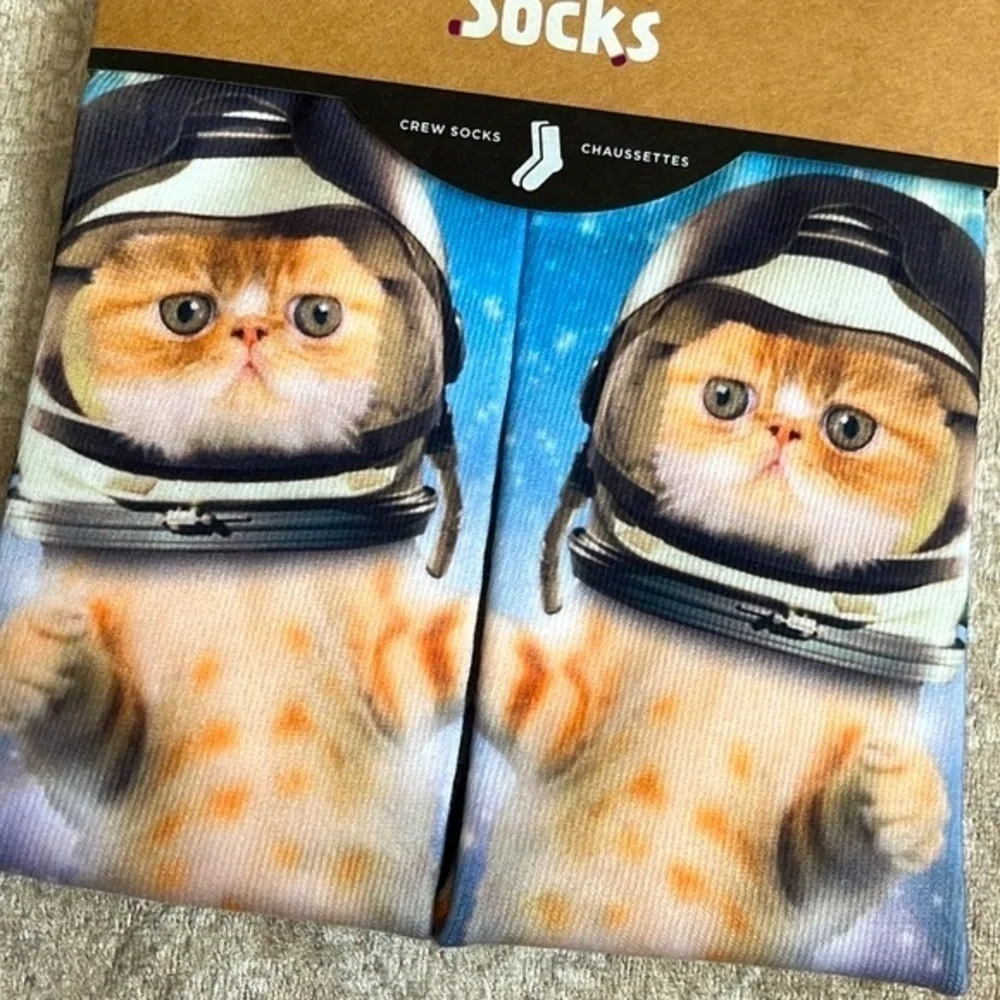 Brand New Set of 2 Pairs of Hallmark Toe of a Kind Crew Socks Kitties Space Cat